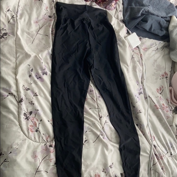 Shiny black leggings - Picture 2 of 3